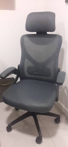 Necesito esta silla o muy parecida puedo pagar 90.000
