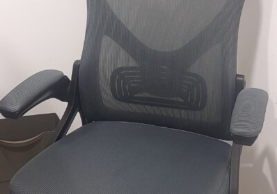 Necesito esta silla o muy parecida puedo pagar 90.000